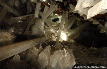 Description: Crystal cave (Oscar Necoechea/Cproducciones)