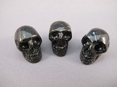 NuummiteCrystal Skulls