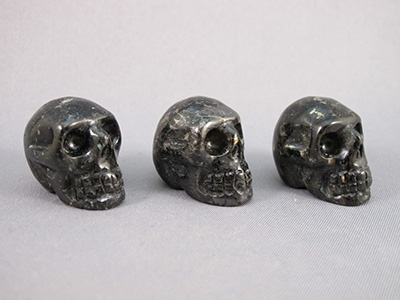 NuummiteCrystal Skulls