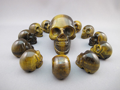 13 CRYSTAL SKULLS